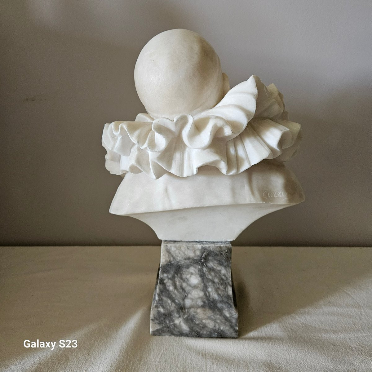 Pierrot souriant. Sculpture en albâtre Alberto Currini 41 cm-photo-4