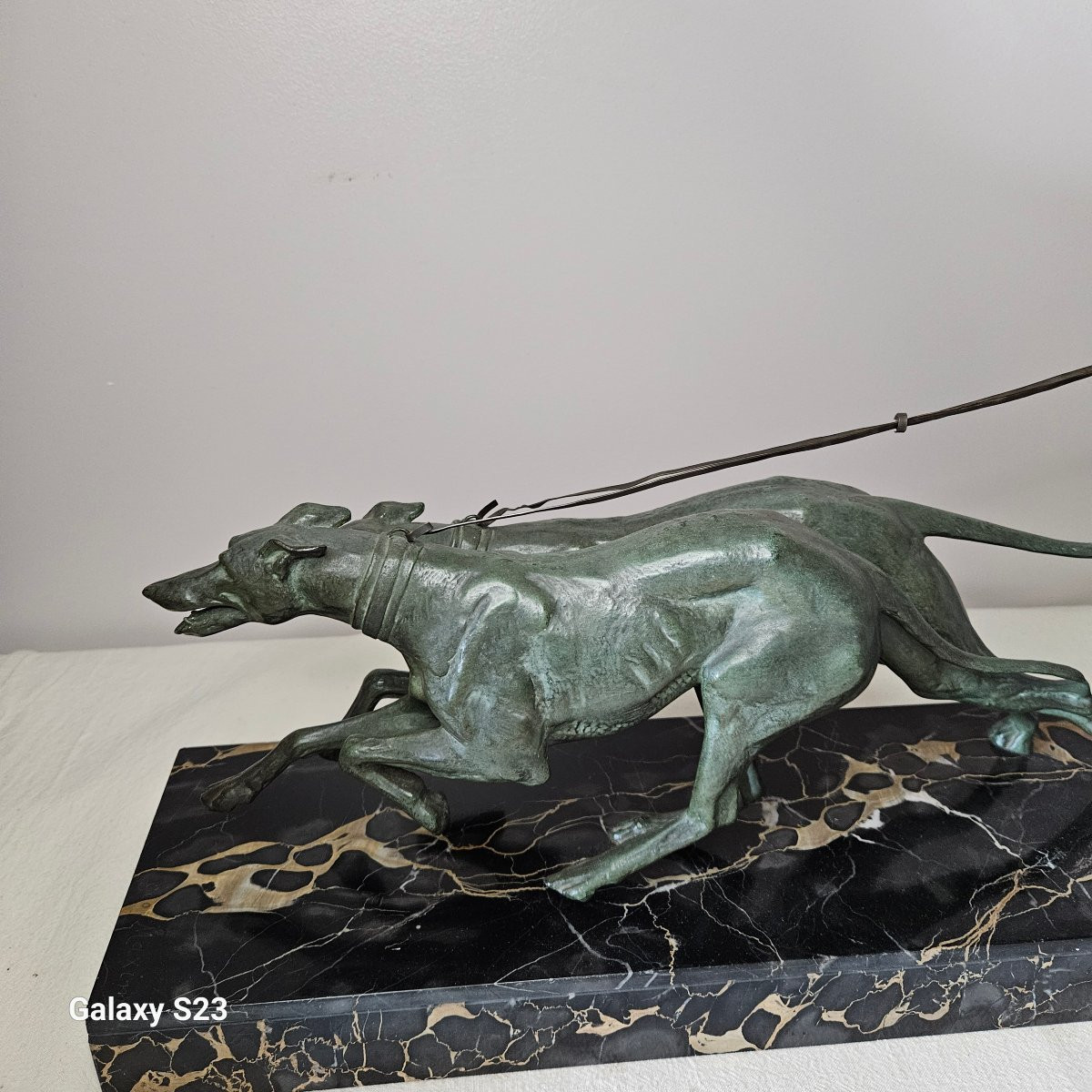 Sculpture art déco signée Géo Maxim La jeune fille aux lévriers -photo-7