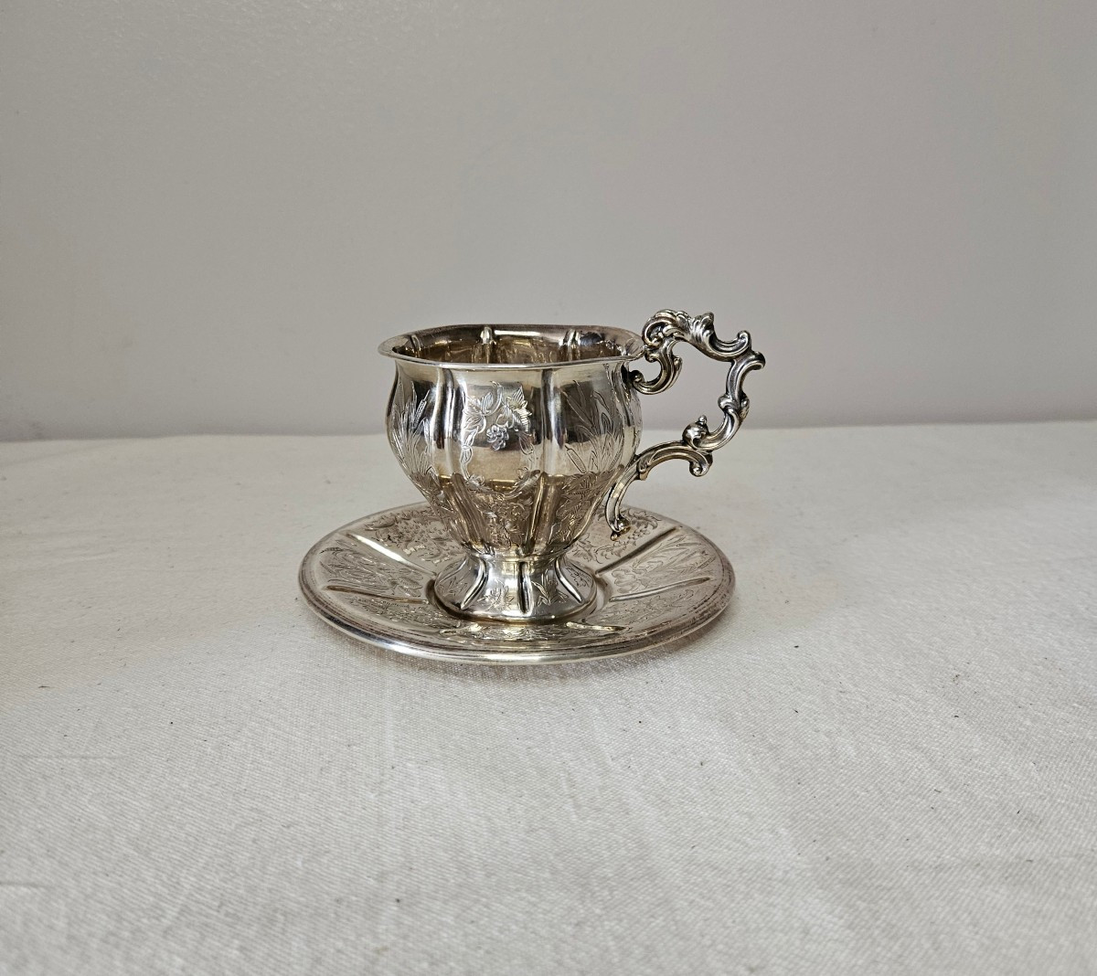 Tasse et sous-tasse en argent orfèvre Nicolas Vautrin