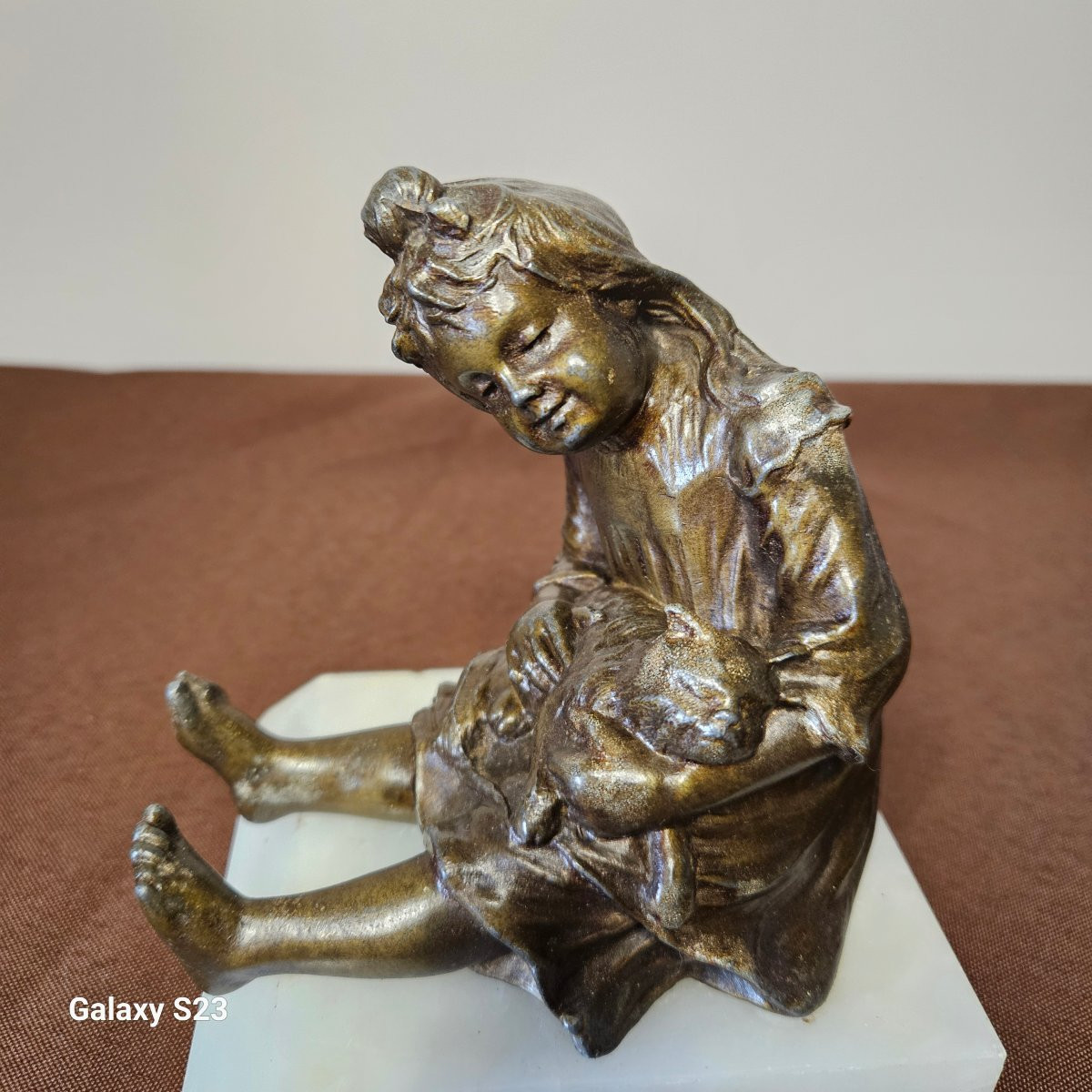 Sculpture en régule petite fille et son chat début 20ème -photo-2