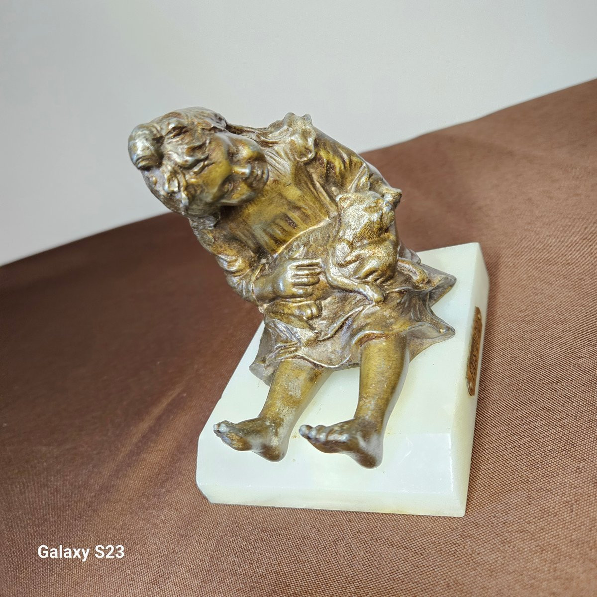 Sculpture en régule petite fille et son chat début 20ème -photo-3