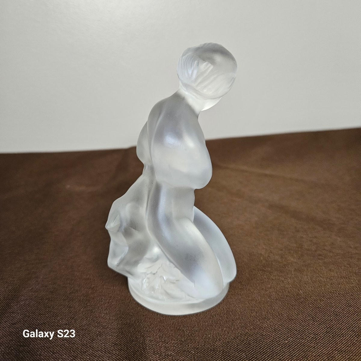 Lalique France Statuette Petite sculpture Femme à l'agneau.-photo-5