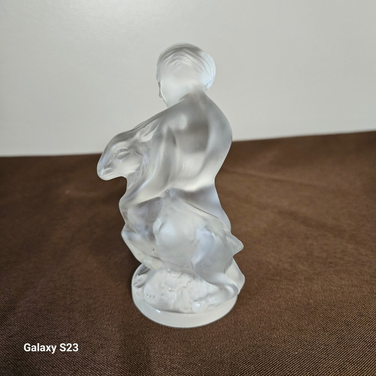 Lalique France Statuette Petite sculpture Femme à l'agneau.-photo-6
