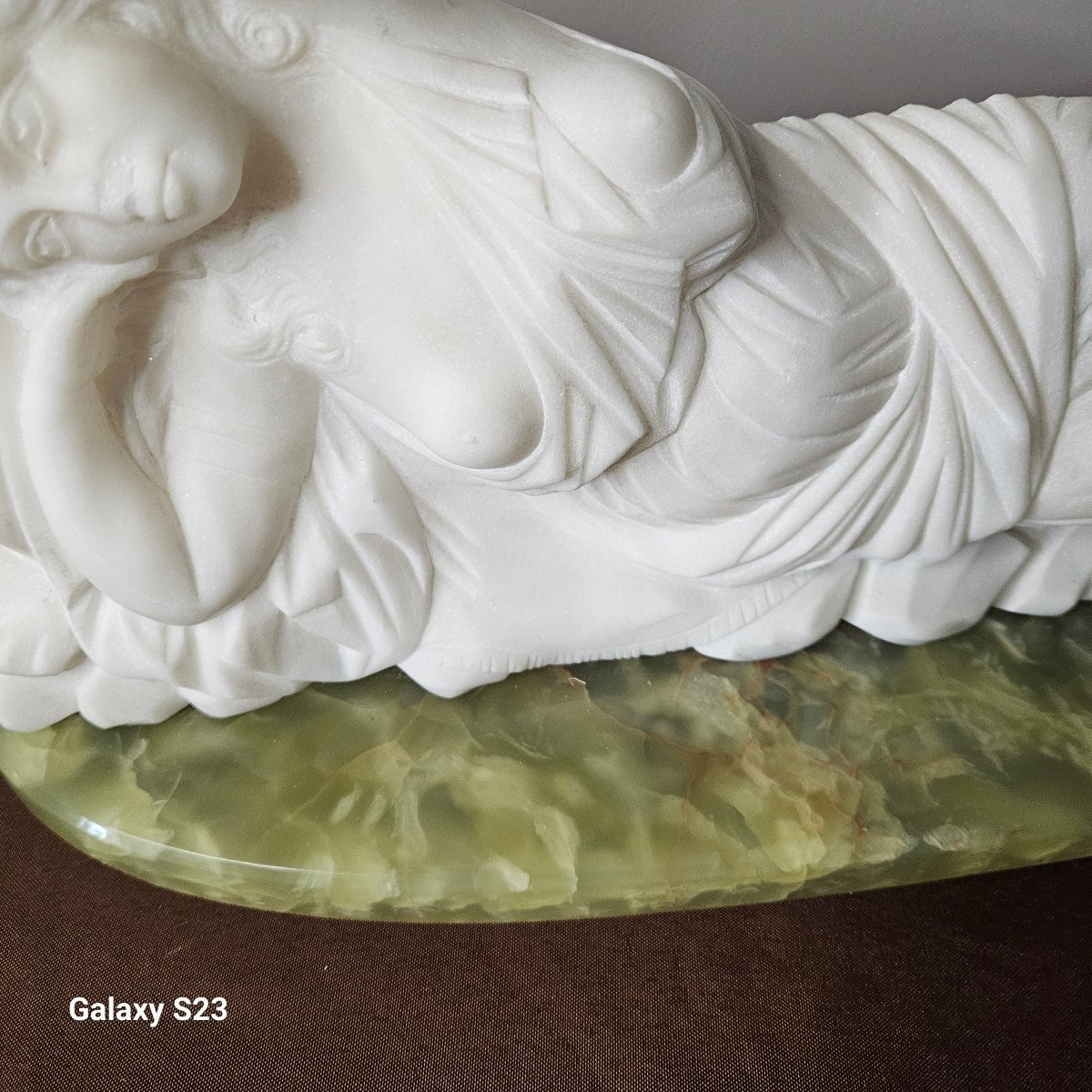 Paire De Sculptures Hauts-reliefs En Marbre De Carrare Et Onyx Vert - The Sleeping Nymphs-photo-7