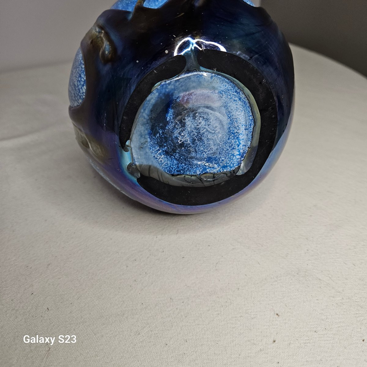 Michèle Luzoro Vase en verre soufflé multicouche avec applications à chaud. Hauteur 38 cm-photo-4