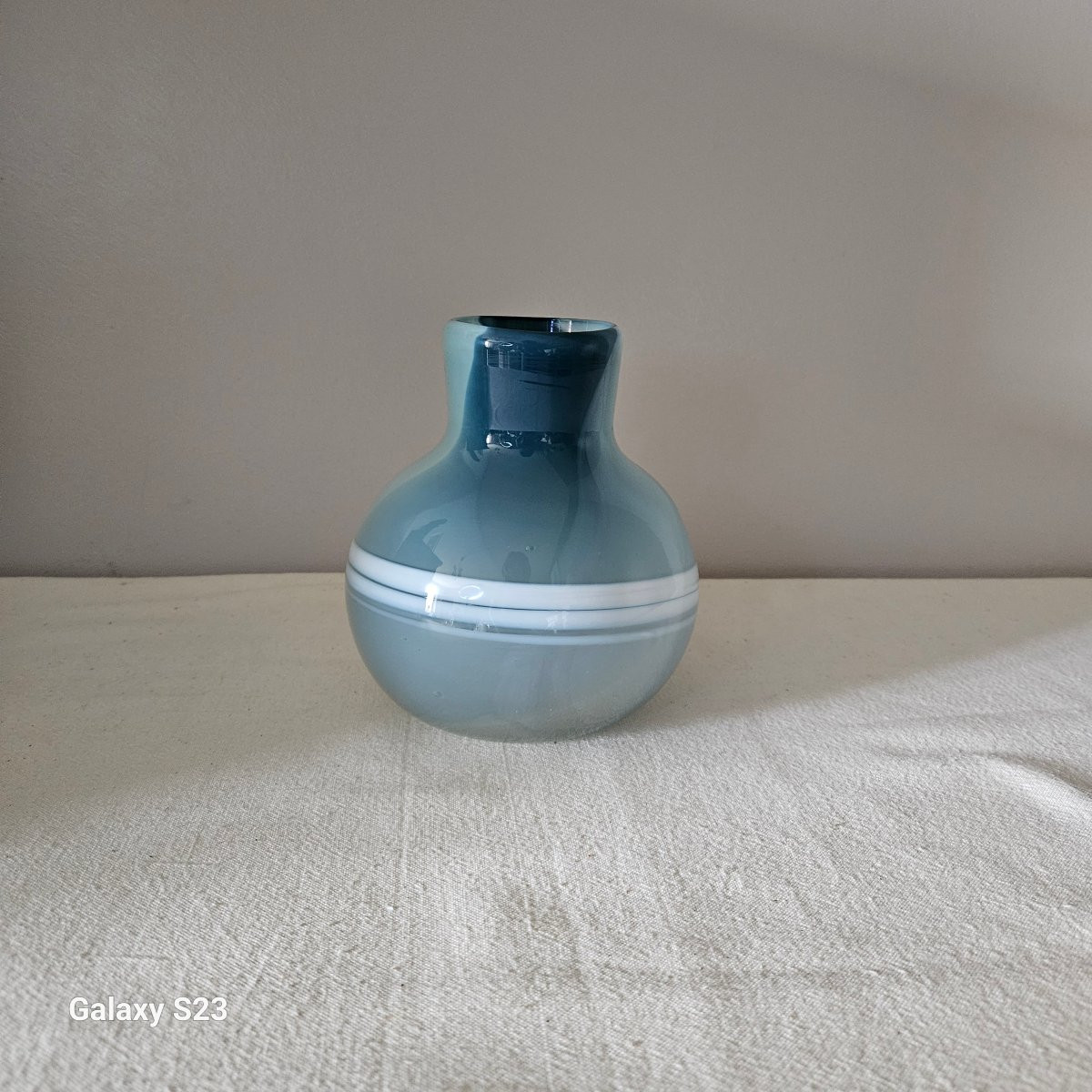 Claude Morin 1979 Vase In Milky Blown Glass In Shades Of Blue To White-photo-1