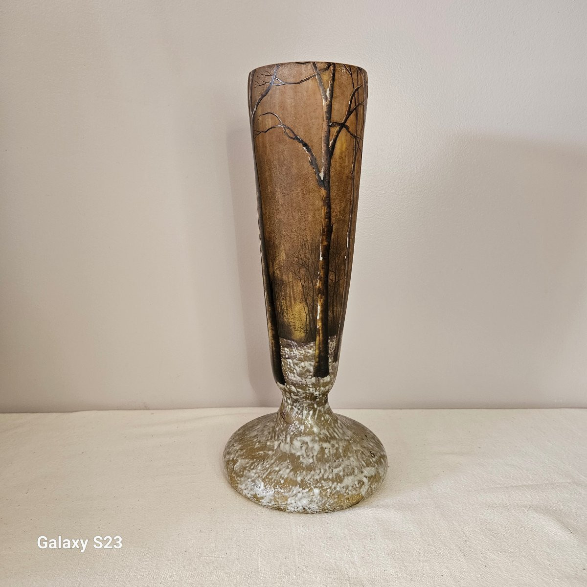 Daum Nancy Vase en verre dégagé à l'acide. Décor de paysage de neige. Hauteur 36 cm-photo-3