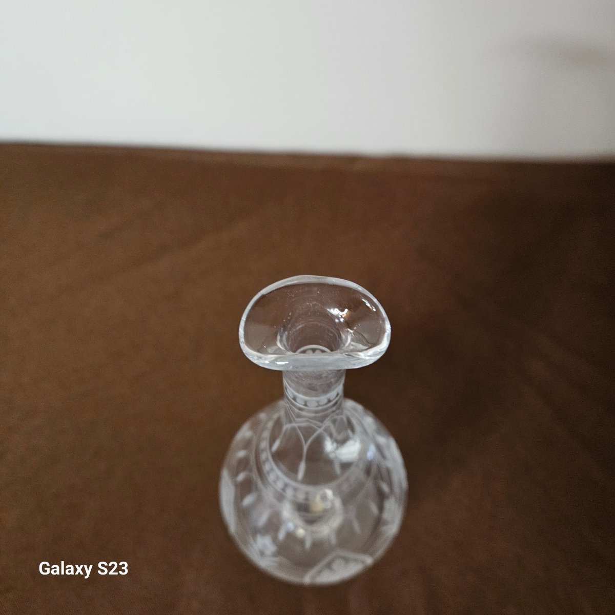 Baccarat Carafon, Burette en cristal gravé.-photo-3