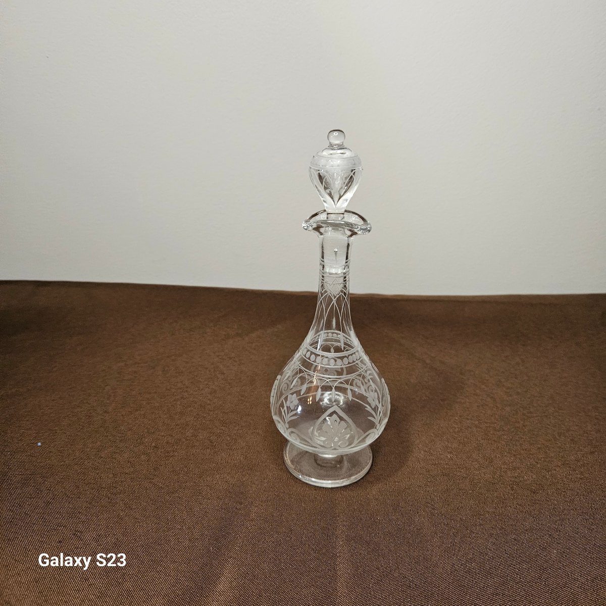 Baccarat Carafon, Burette en cristal gravé.-photo-4