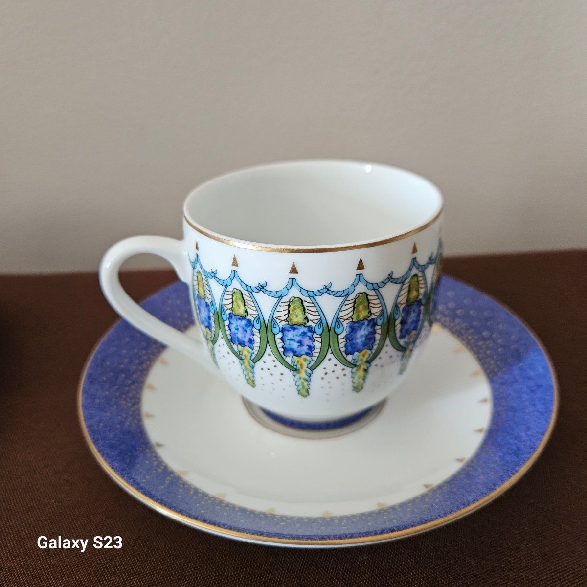 Lalique Modèle Lupins Six tasses à café en porcelaine de Limoges-photo-3