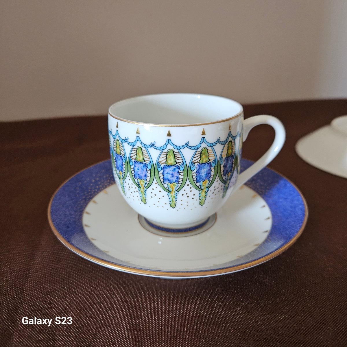 Lalique Modèle Lupins Six tasses à café en porcelaine de Limoges-photo-1