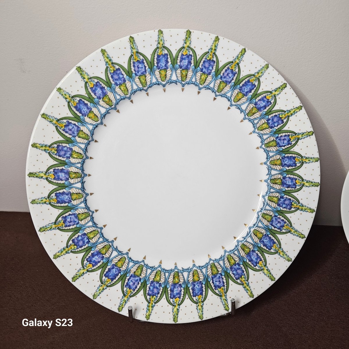 Lalique "lupins" Pattern: 12 Limoges Porcelain Plates, 6 Dinner Plates And 6 Soup Plates-photo-2