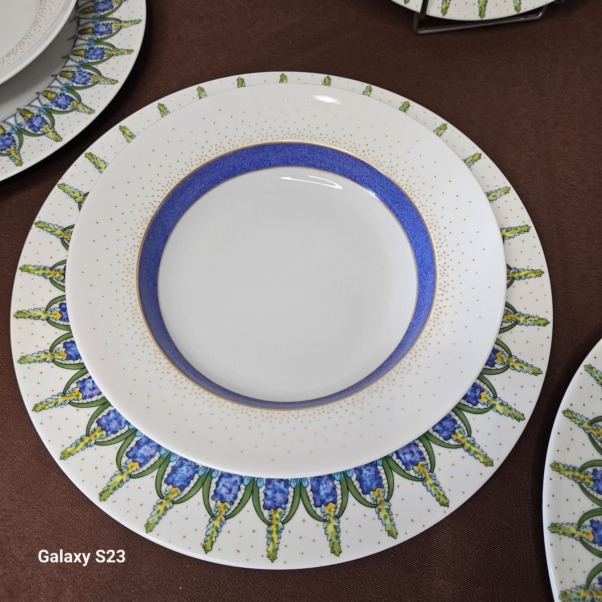 Lalique "lupins" Pattern: 12 Limoges Porcelain Plates, 6 Dinner Plates And 6 Soup Plates-photo-3
