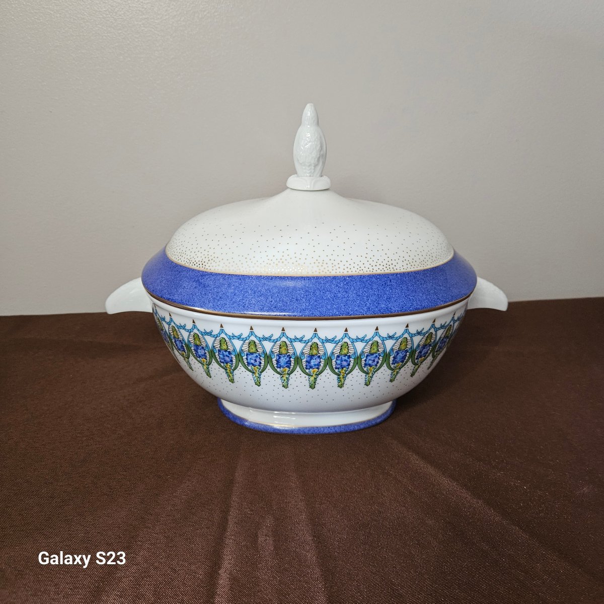Lalique "lupins" Pattern Vegetable Tureen In Limoges Porcelain-photo-4