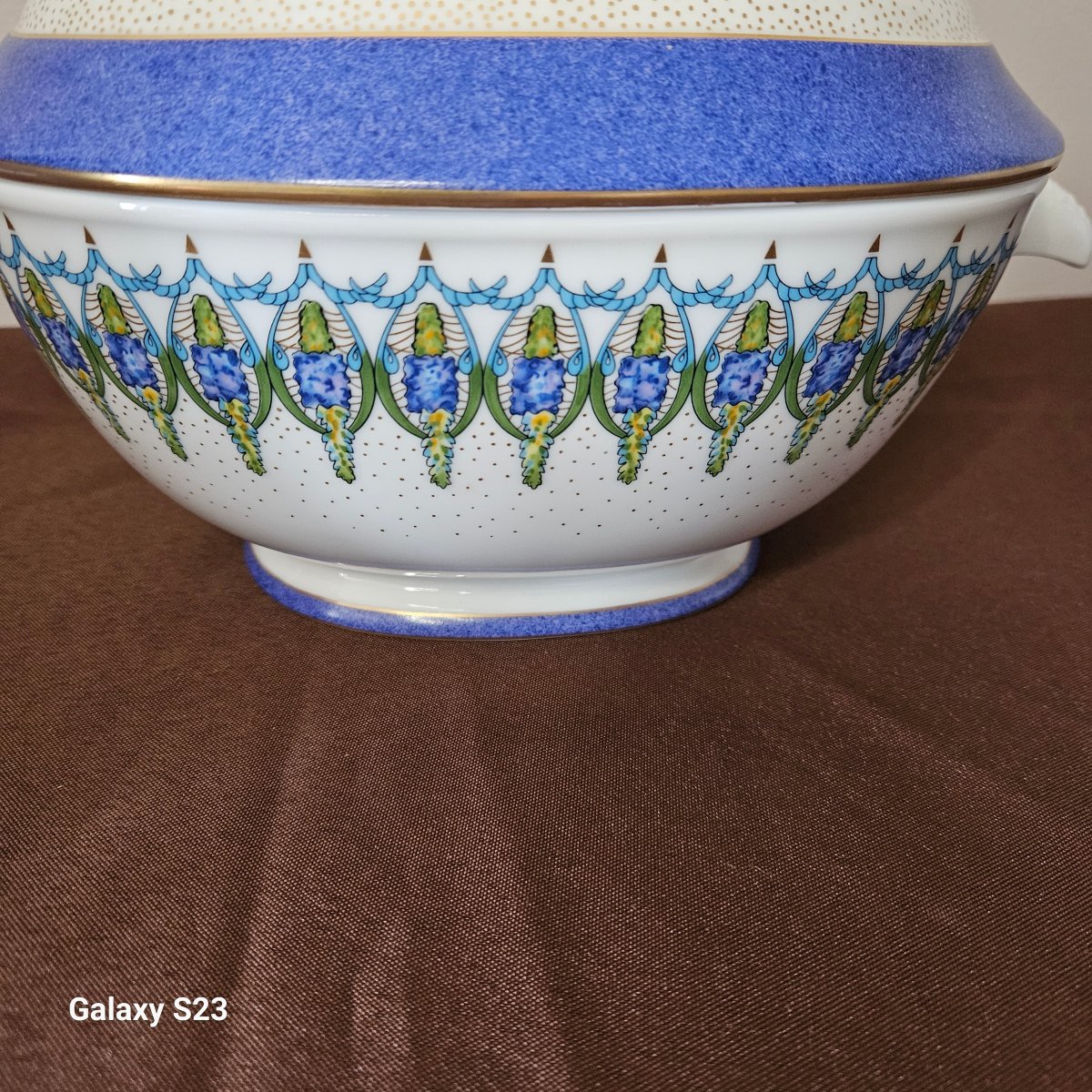 Lalique "lupins" Pattern Vegetable Tureen In Limoges Porcelain-photo-5