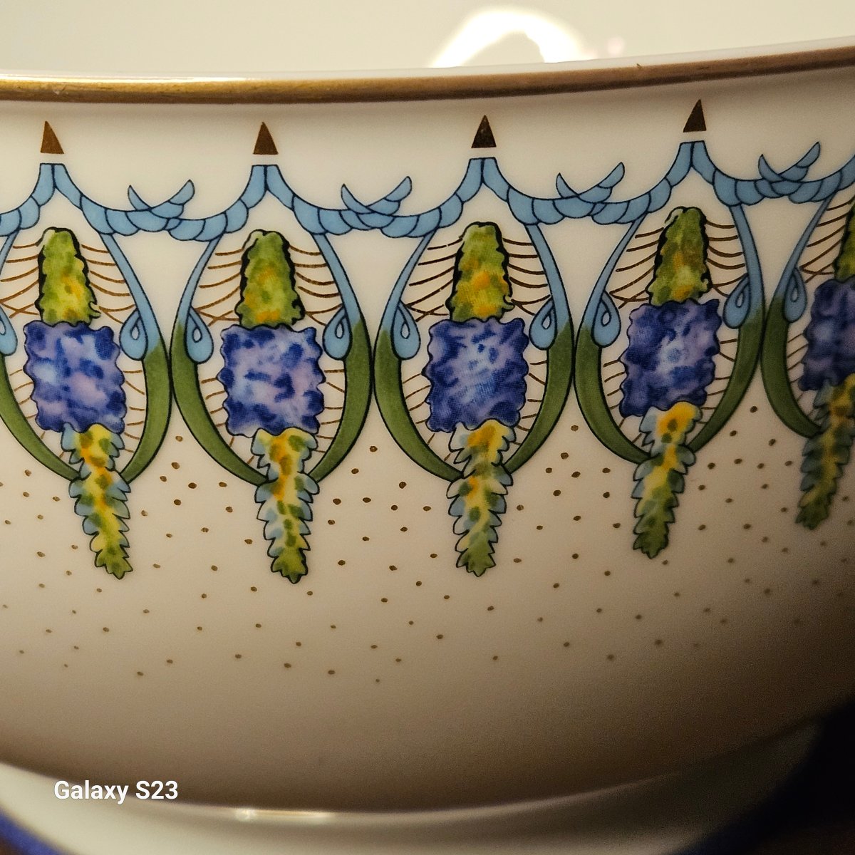 Lalique "lupins" Model Salad Bowl In Limoges Porcelain-photo-2
