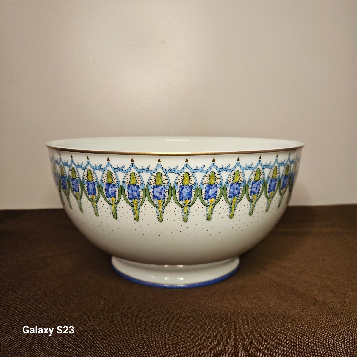 Lalique "lupins" Model Salad Bowl In Limoges Porcelain