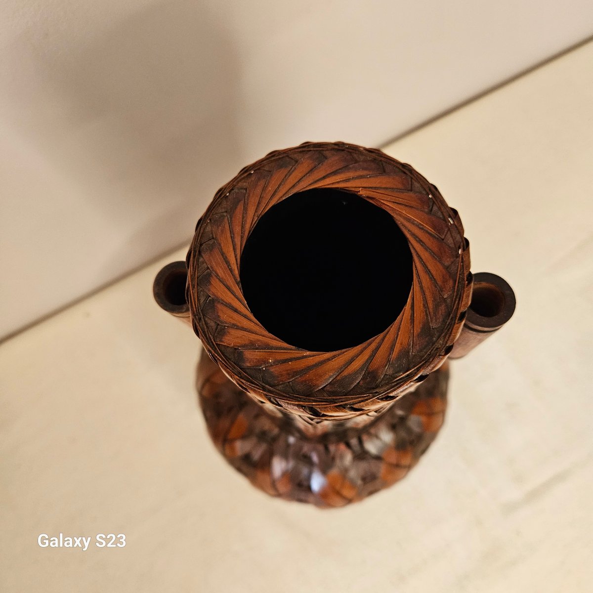 Ancien vase pour l'art ikebana en tressage de bambou intérieur en bois-photo-2