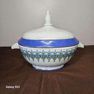 Lalique Modèle Lupins Légumier en porcelaine de Limoges