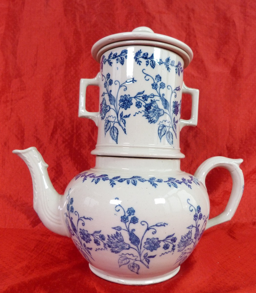 Tisanière, théière ou cafetière en faïence de Saint Uze 