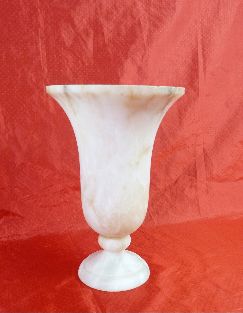 Vase en albâtre 