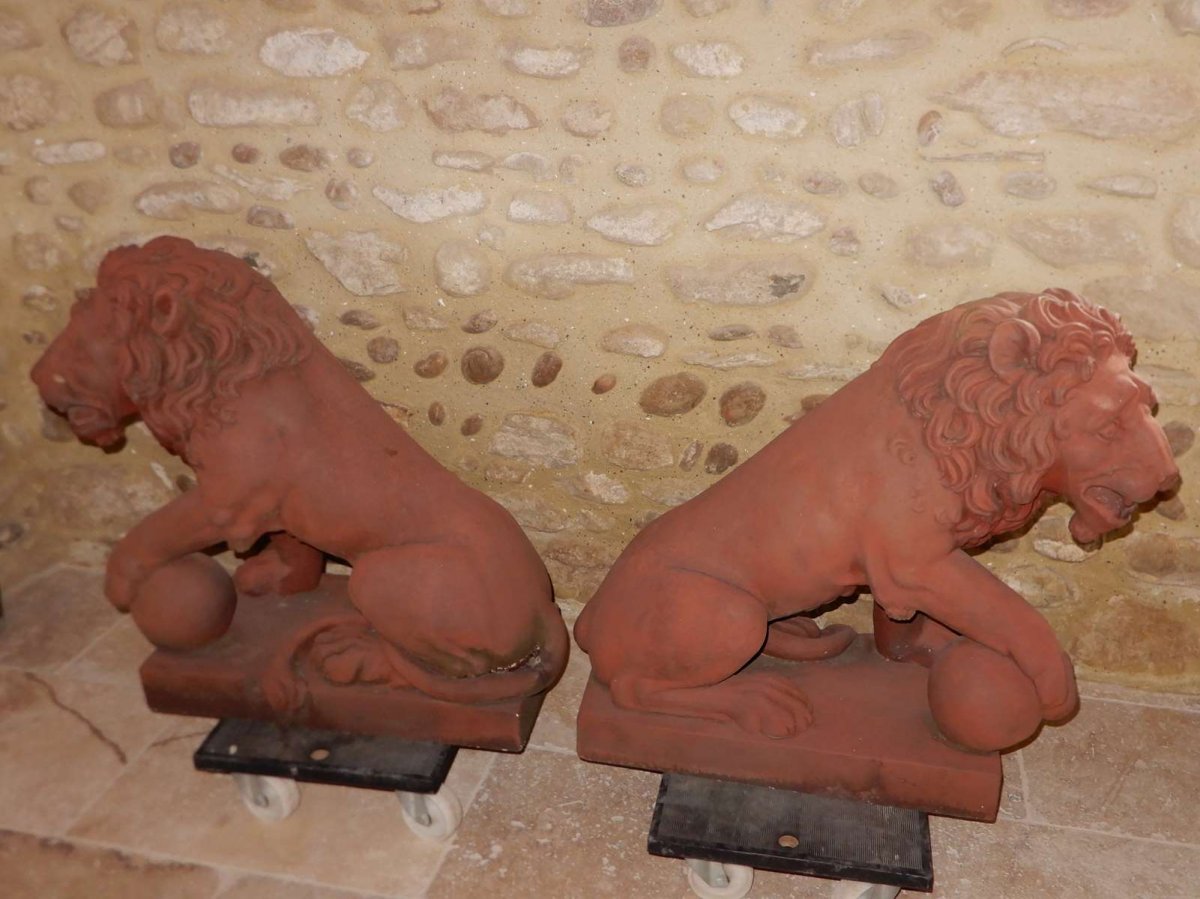 Pair Of Lyon Sitting In Terracotta-photo-2