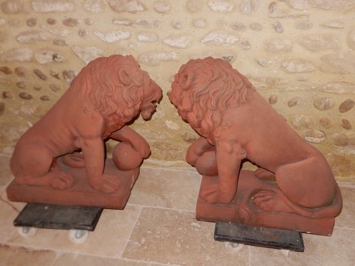 Pair Of Lyon Sitting In Terracotta-photo-3