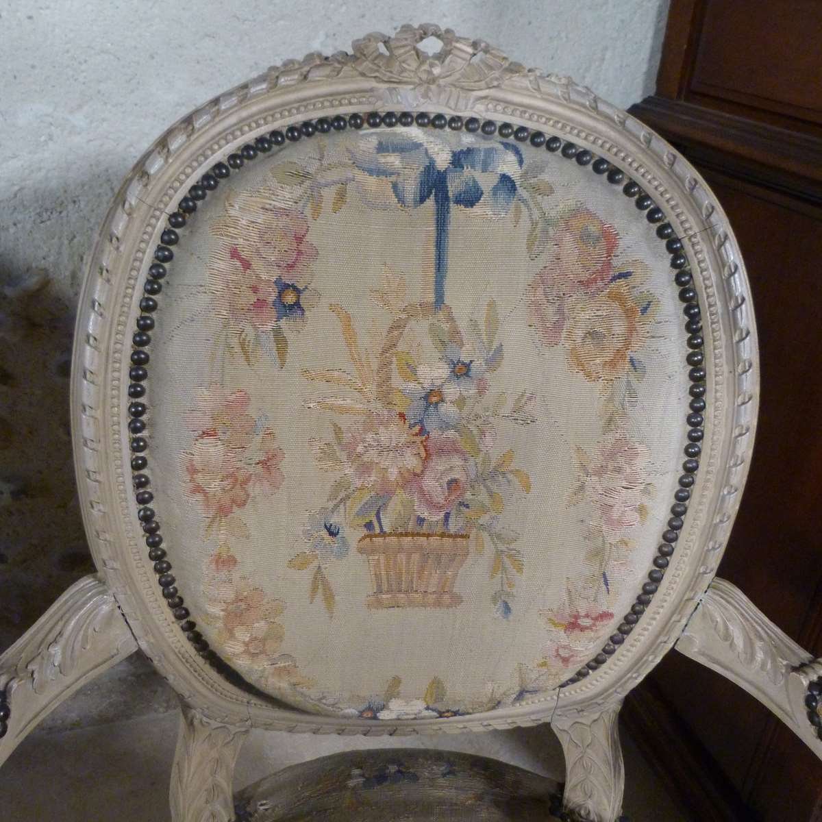 Suite De Quatre Fauteuils Style Louis XVI à Dossier Médaillon-photo-4