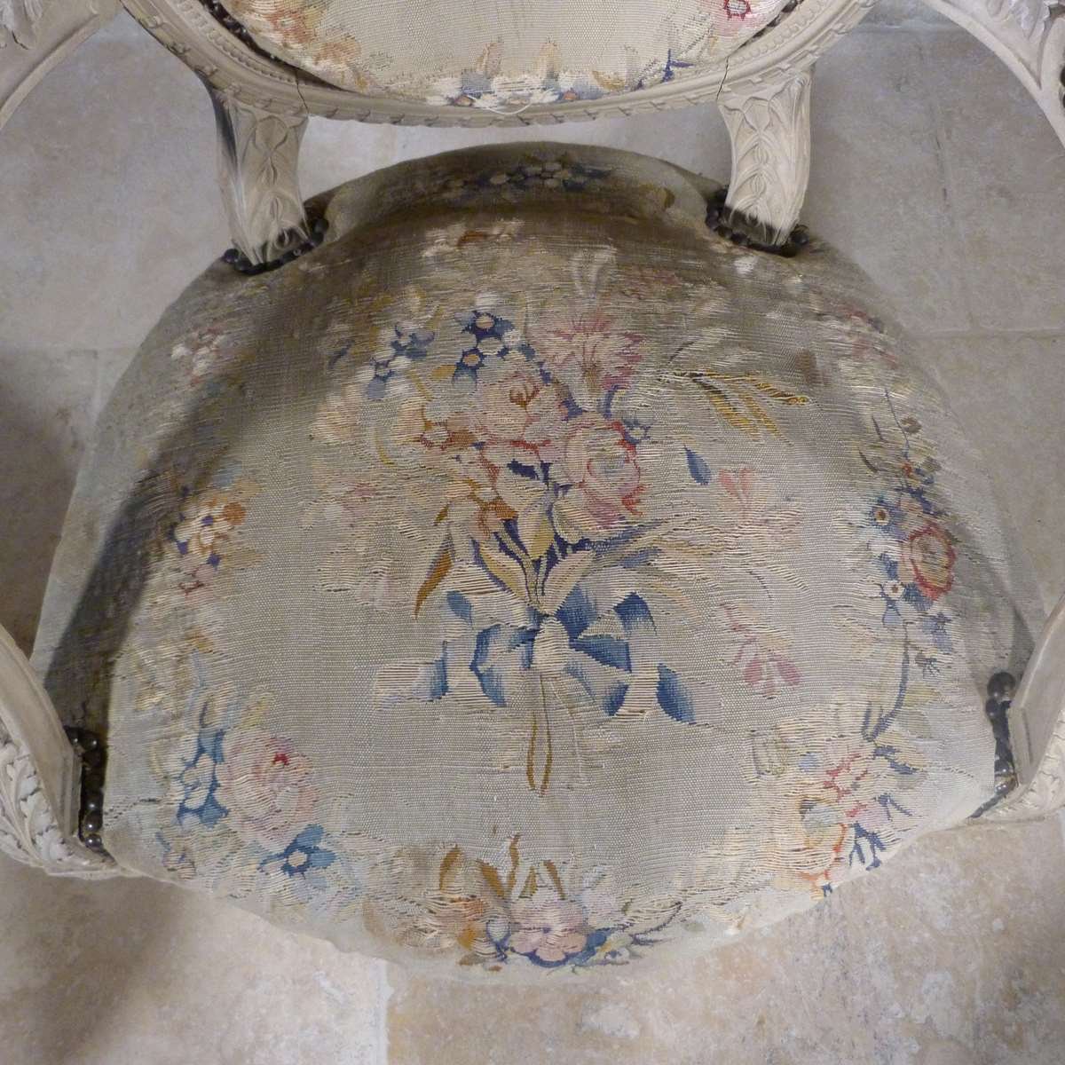 Suite De Quatre Fauteuils Style Louis XVI à Dossier Médaillon-photo-8