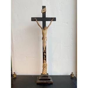 Christ fin XVIIIème en os 