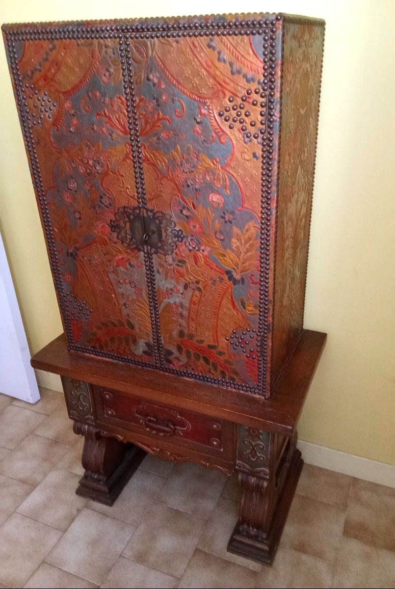 Petit cabinet  bois recouvert de cuir de cordoue-photo-3