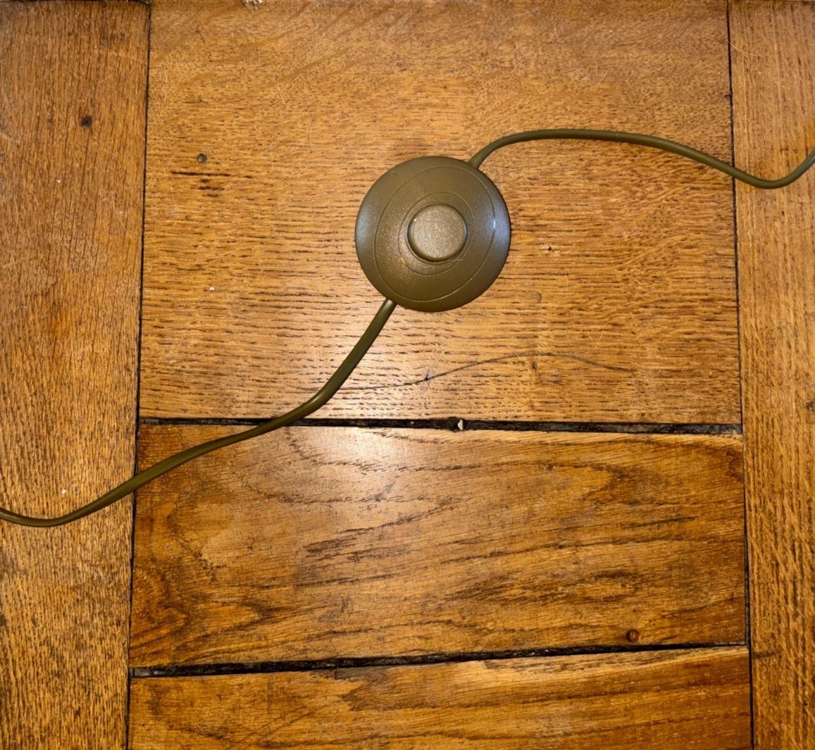 Maison BAGUES   Lampadaire Tripode En Laiton Et Bronze Doré A Décor De Bambou-photo-4