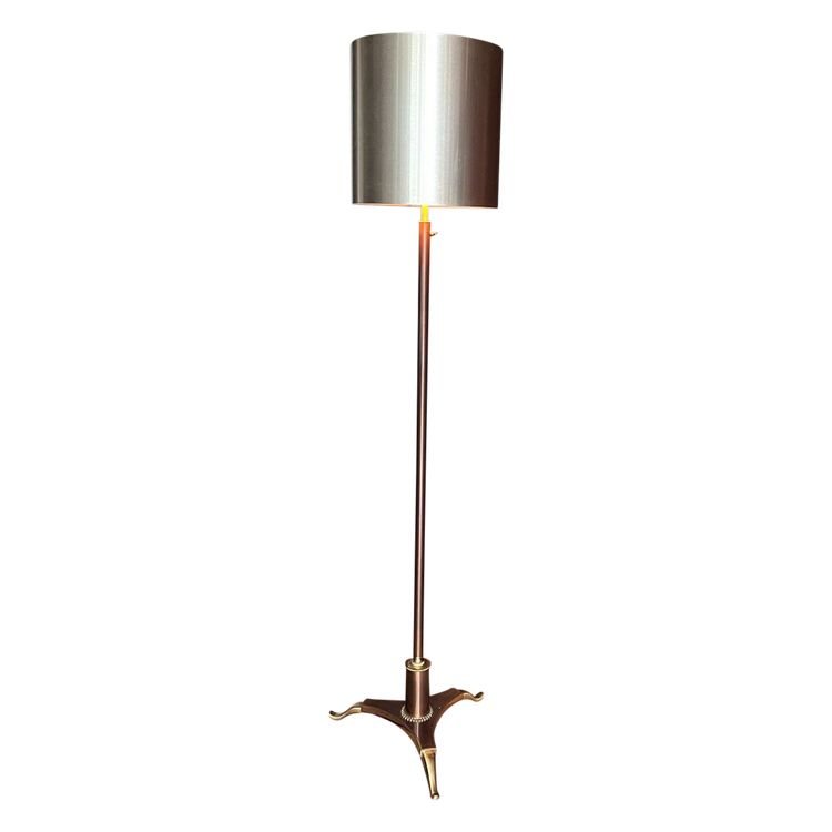Maison CHARLES ( Signé ). Lampadaire Tripode En Laiton Et Bronze Doré.