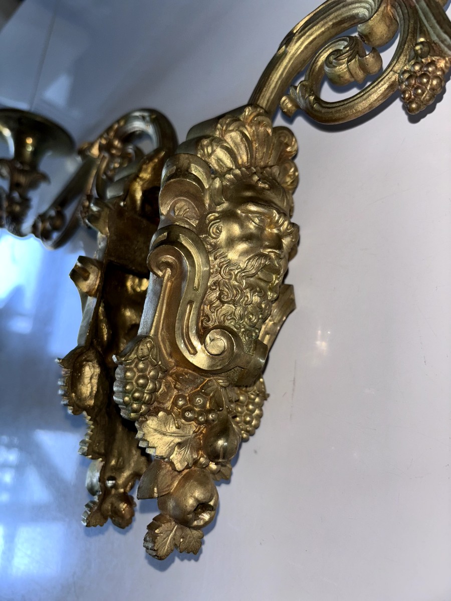 Paire d'Appliques En Bronze Doré Ciselé De Style Louis XIV , à Décor De Bacchus-photo-3