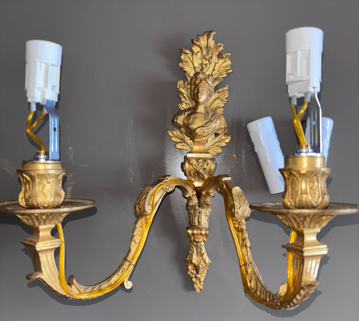 19th Century Pair Of Sconces With Roman Emperors, In Gilded And Chiseled Bronze-photo-3