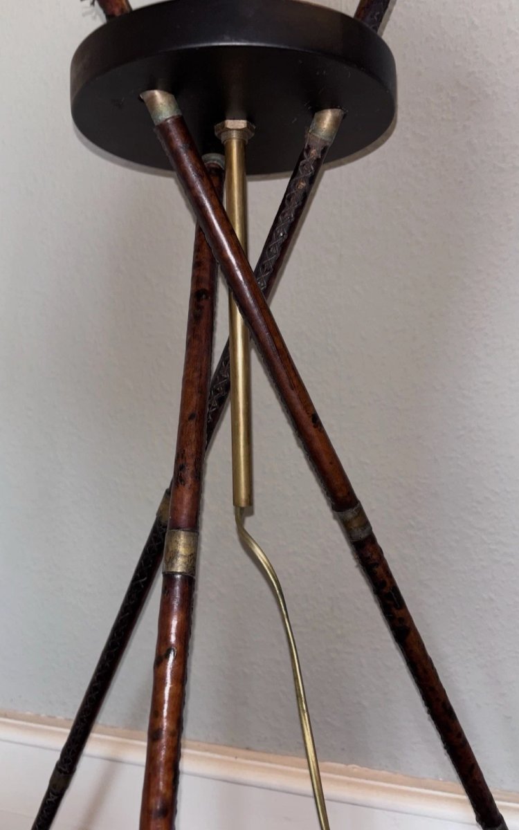 ADNET Jacques. ( attribué à )  Lampadaire golf du milieu du siècle en cuir et laiton-photo-1
