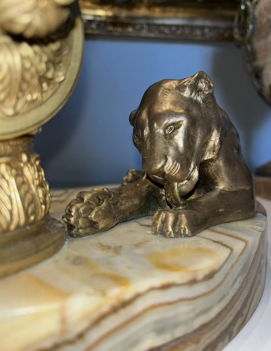 Georges GUYOT (Paris 1885-1973)  "Lionne à la toilette"  Écritoire Bronze/marbre  Signé -photo-4