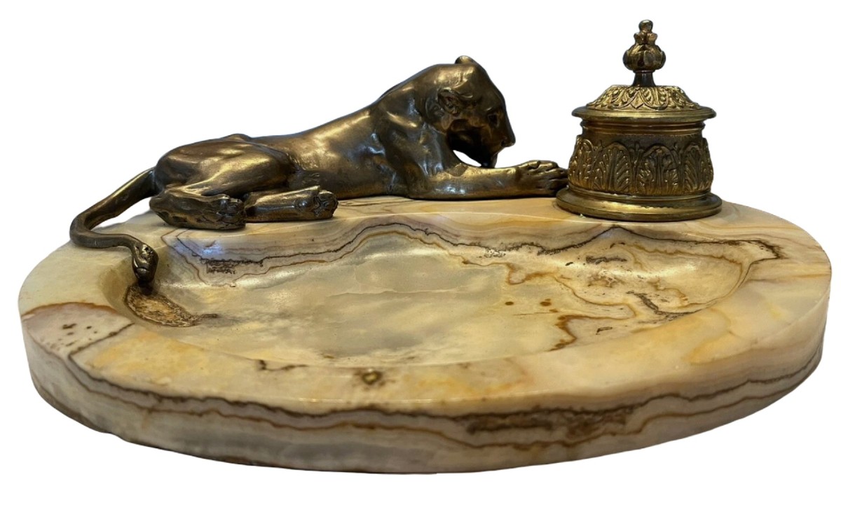 Georges Guyot (paris 1885-1973) "lioness At The Toilet" Writing Desk Bronze/marble Signed 