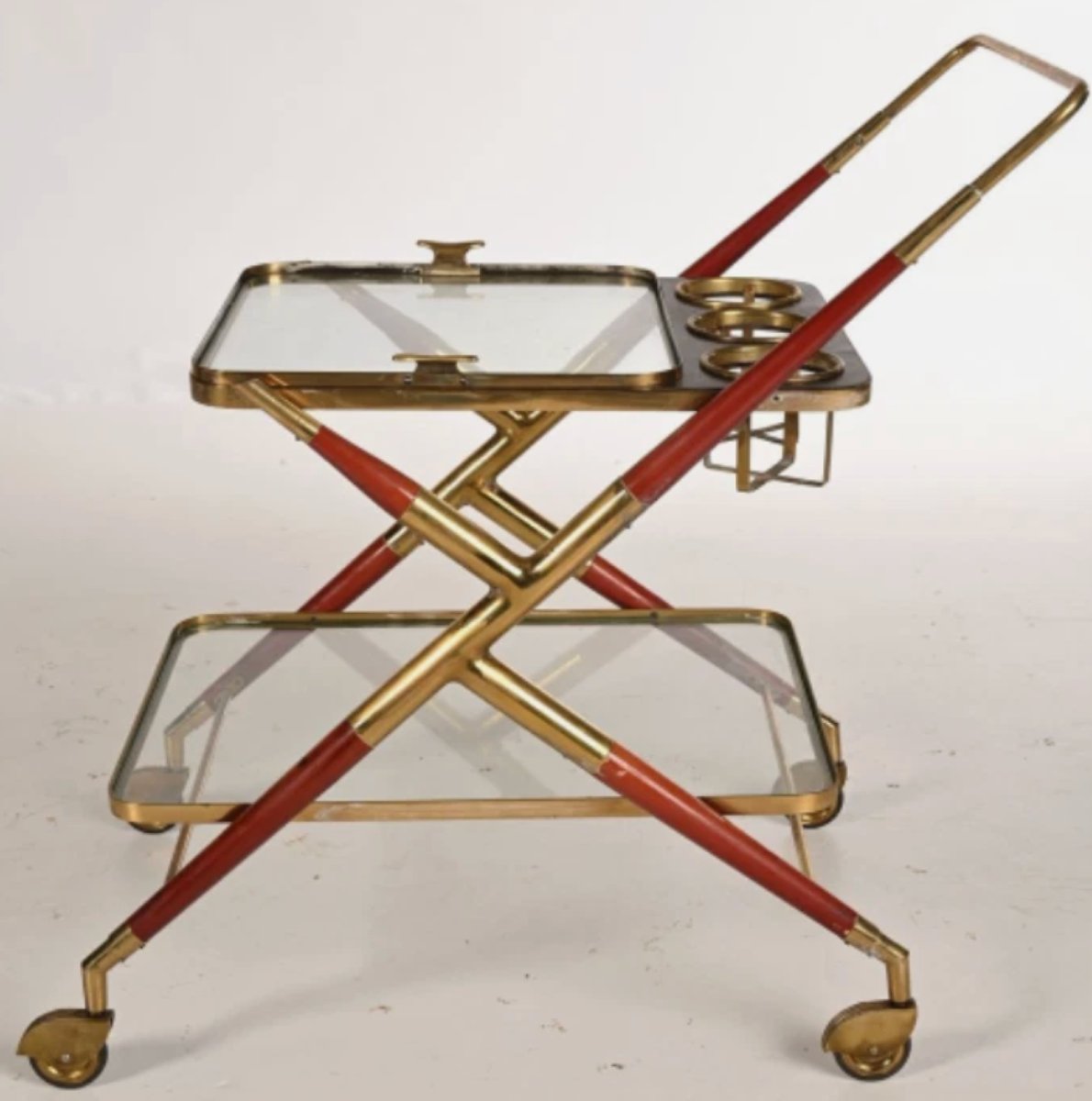 Cesare LACCA (1929) pour Cassina : Petite desserte à roulette, en bois, verre et laiton-photo-2