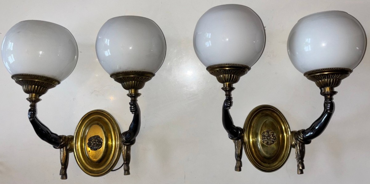 Maison CHARLES ( attribués à)   Paire d’appliques en bronze aux bras de nubien, à double patine-photo-2