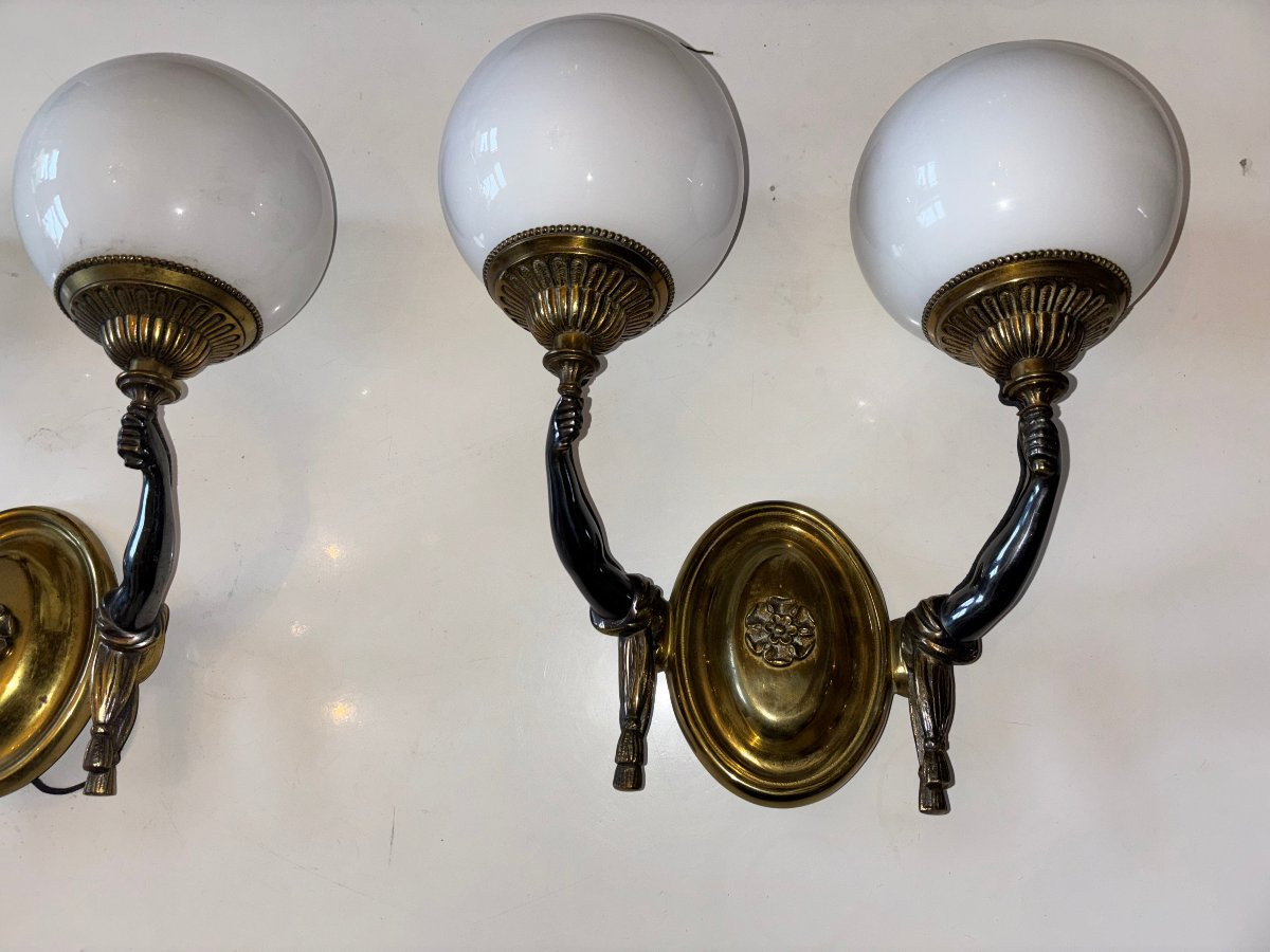 Maison CHARLES ( attribués à)   Paire d’appliques en bronze aux bras de nubien, à double patine-photo-1