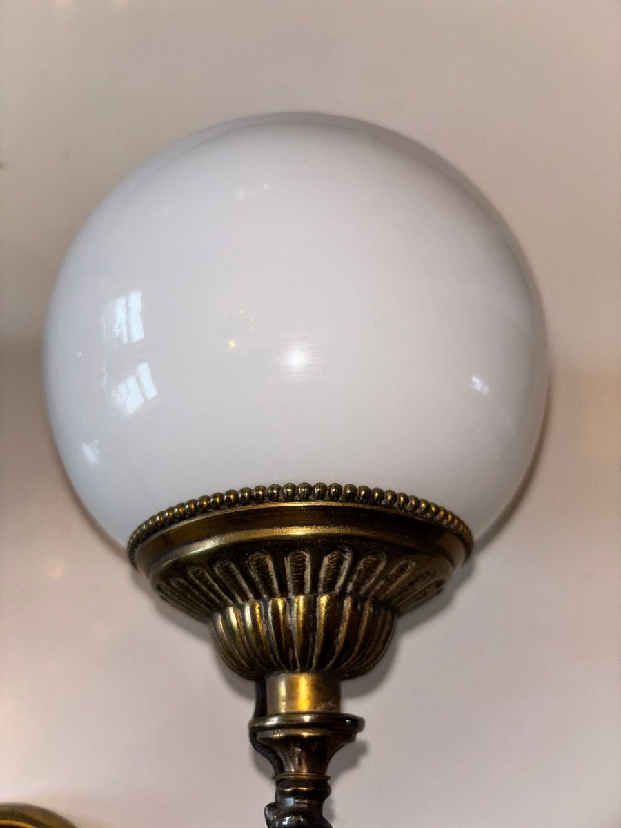 Maison CHARLES ( attribués à)   Paire d’appliques en bronze aux bras de nubien, à double patine-photo-6