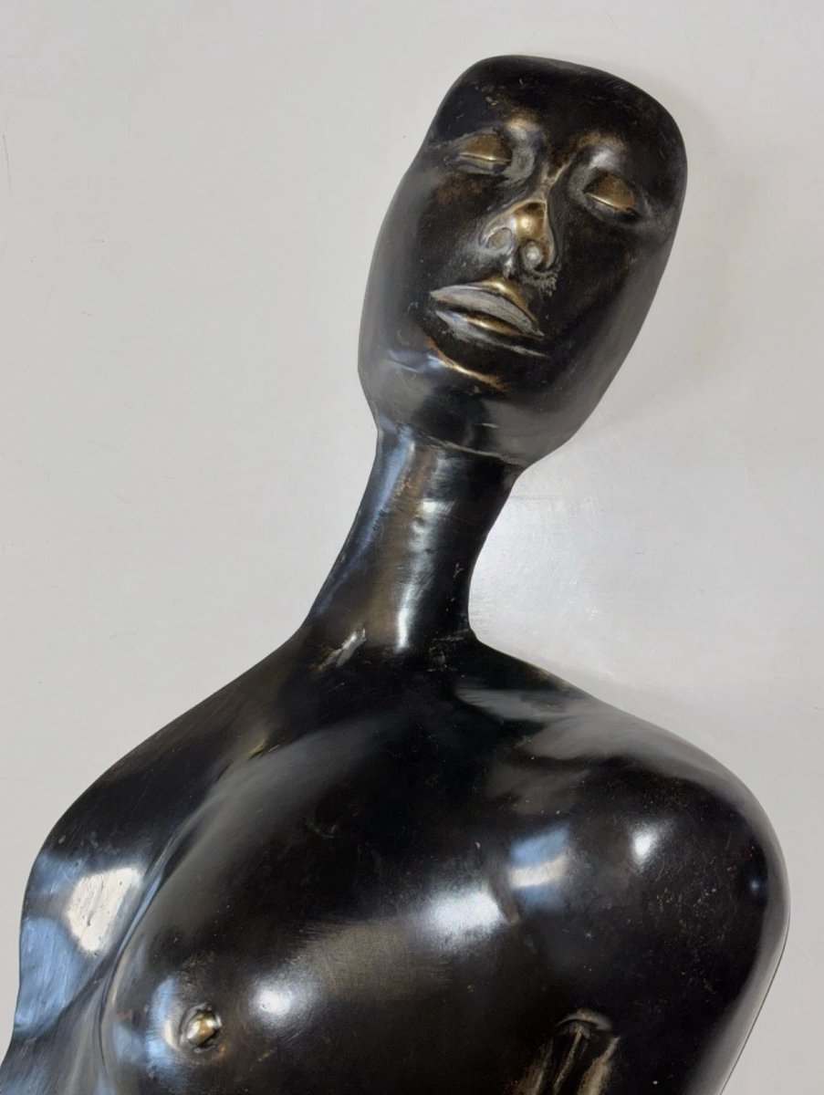 Christian MAAS (1951)  Femme allongée.  Importante sculpture en bronze à patine noire.  Signée -photo-3