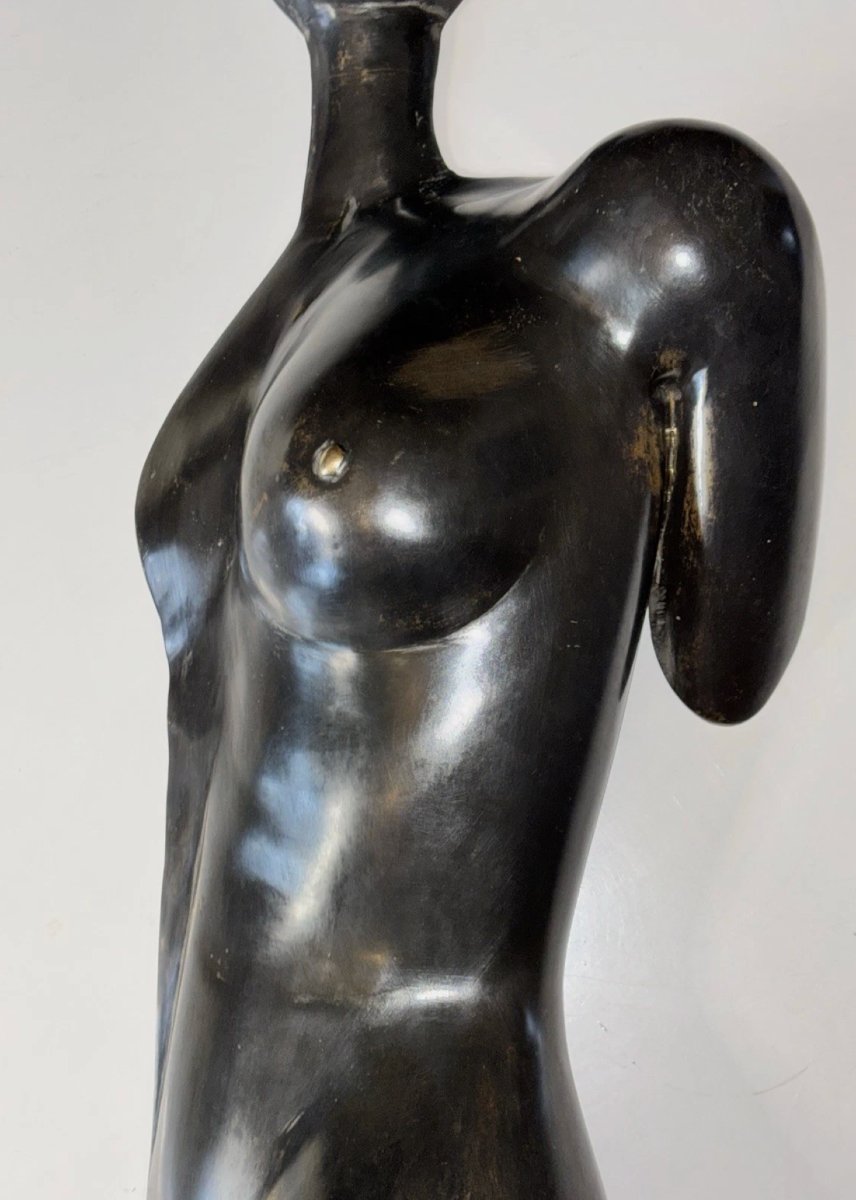 Christian MAAS (1951)  Femme allongée.  Importante sculpture en bronze à patine noire.  Signée -photo-4