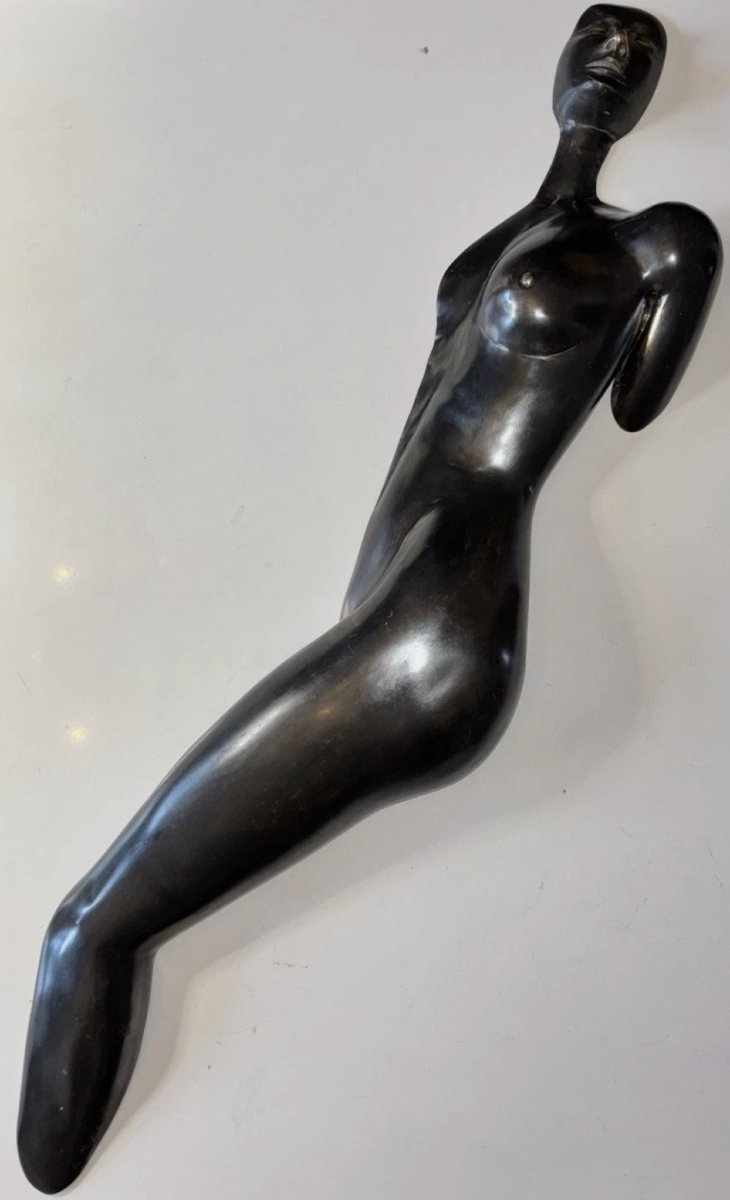 Christian MAAS (1951)  Femme allongée.  Importante sculpture en bronze à patine noire.  Signée -photo-5