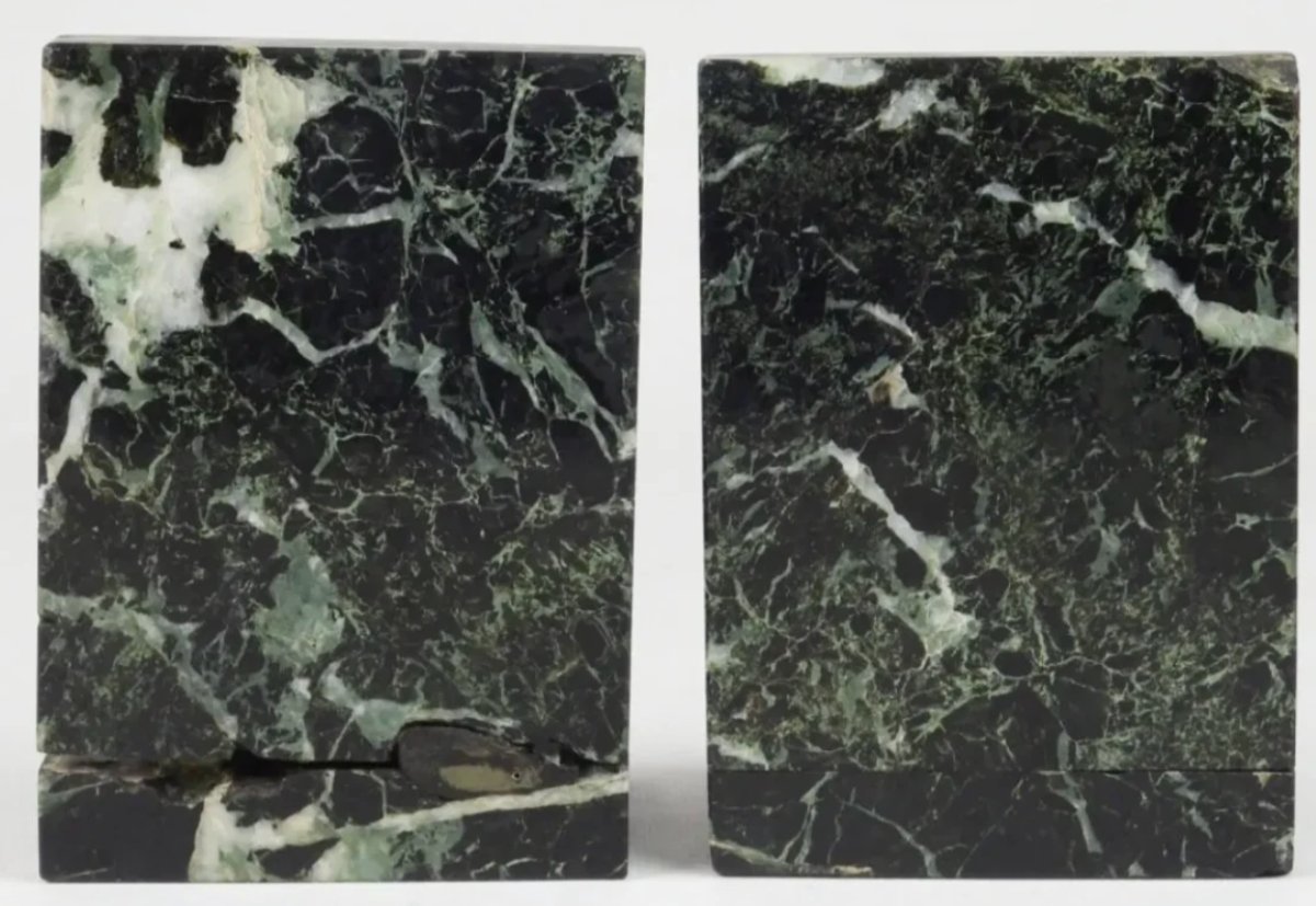 C. CHARLES Serre livres art déco bronze sur marbre représentant des visages de pharaon. Signés-photo-5