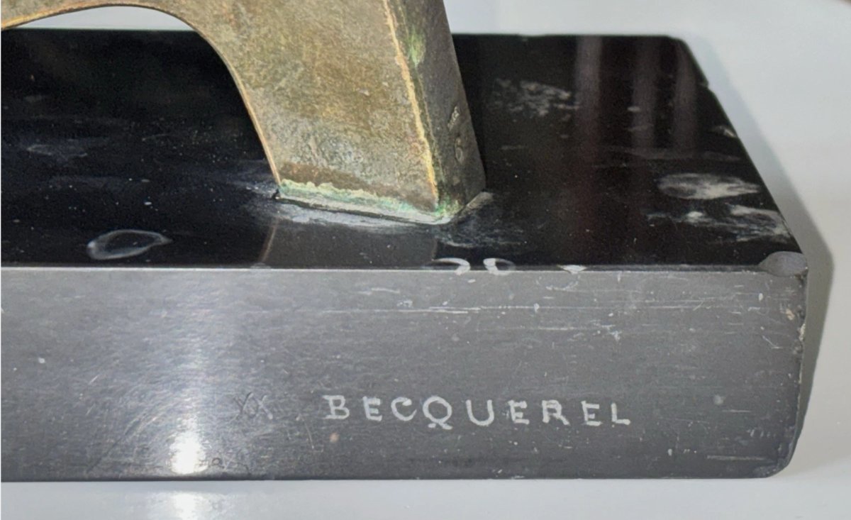 André-Vincent BECQUEREL (1893-1981)  Deux hirondelles  Epreuve en bronze à patine dorée  Signée-photo-2