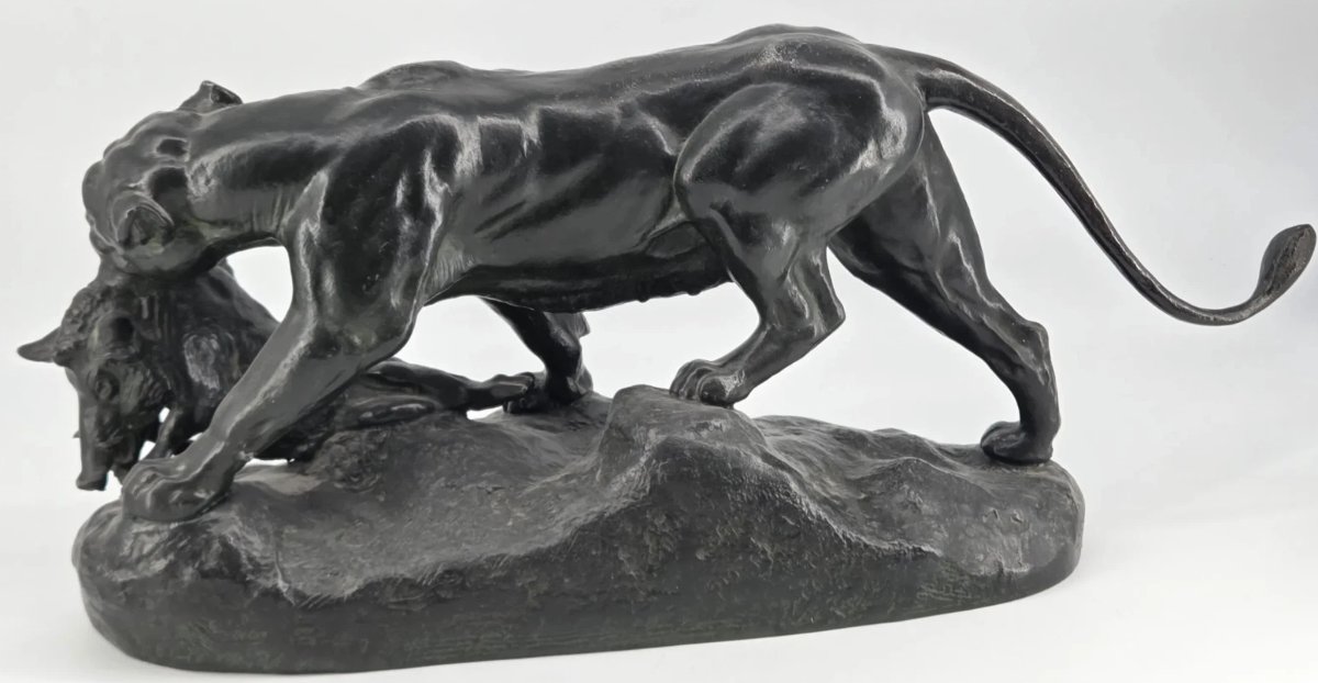 Charles MASSON (1822-1894).  Lionne ou panthère tenant un phacochère dans sa gueule.  Groupe en-photo-3