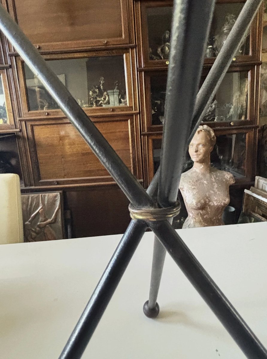Jacques ADNET (1900 - 1984). Guéridon tripode se terminant par des anneaux dorés-photo-2