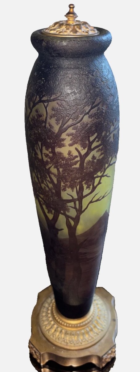 Richard (1900). Large Art Nouveau Night Light In Acid-etched, Double-layer Glass. Signed.